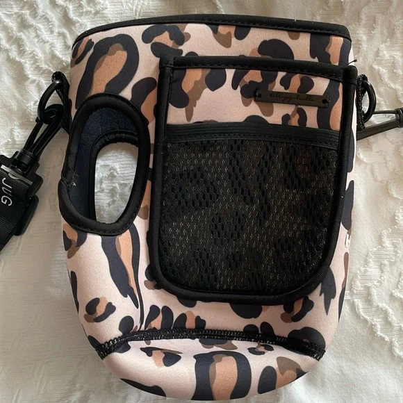 Holley Gabrielle for HydroJug Cheetah Sleeve - Picture 1 of 2